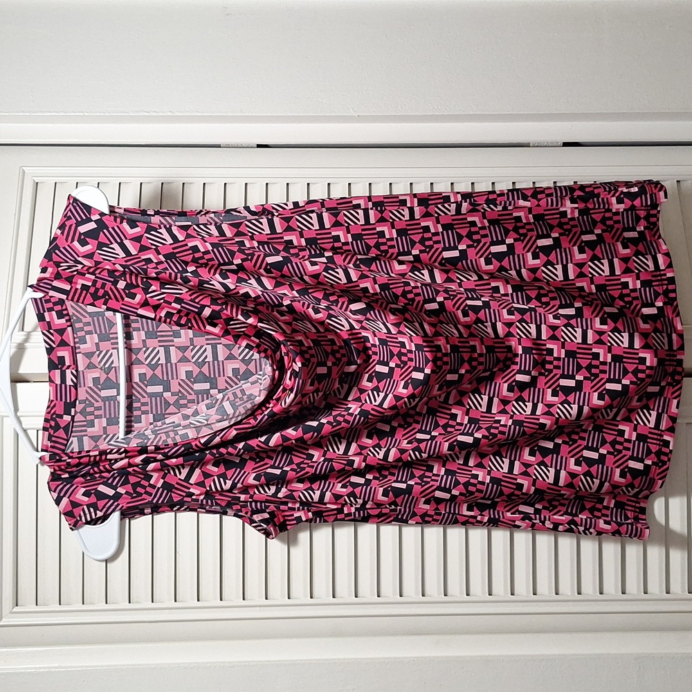 Worthington (L or XL) pink geometric design sleeveless blouse